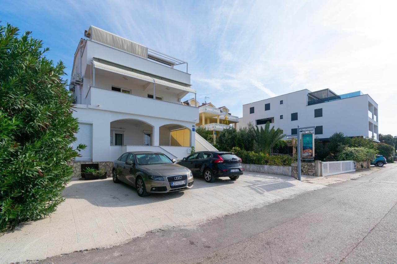 Apartments By The Sea Mandre, Pag - 4093 Kolan Kültér fotó