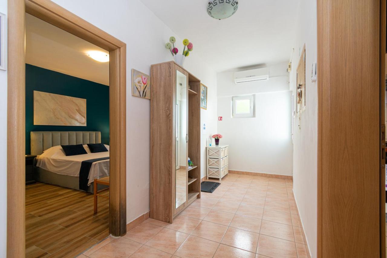 Apartments By The Sea Mandre, Pag - 4093 Kolan Kültér fotó